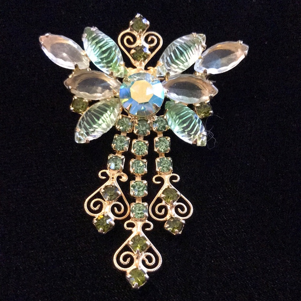 Juliana Vintage Brooch!! Gorgeous and in excellent condition!